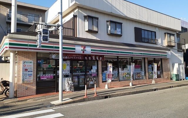コンビニ　セブンイレブン市川本塩店（コンビニ）まで700m