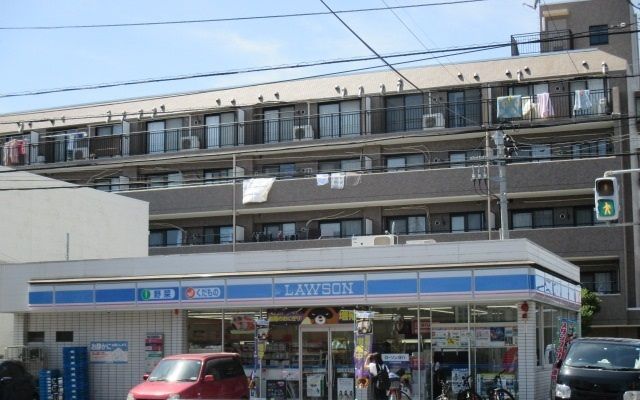 コンビニ　ローソン行徳支所前店（コンビニ）まで700m