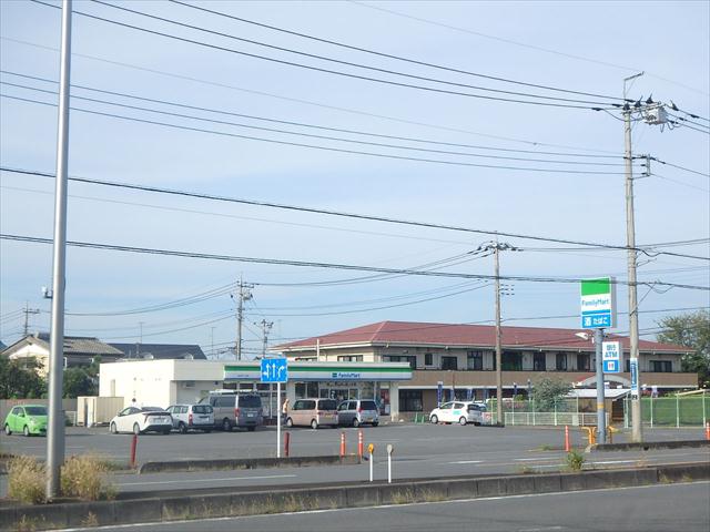 コンビニ　ファミリーマート北本石戸一丁目店（コンビニ）まで409m