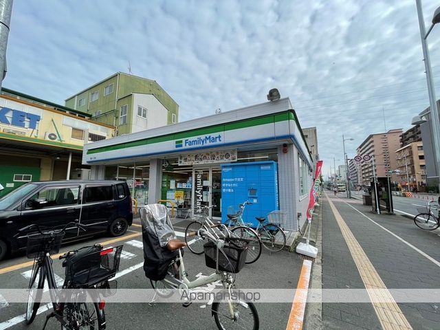 コンビニ　ファミリーマート（コンビニ）まで242m