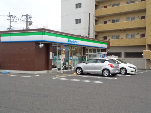 コンビニ　ファミリーマート 紫原中央店（コンビニ）まで306m