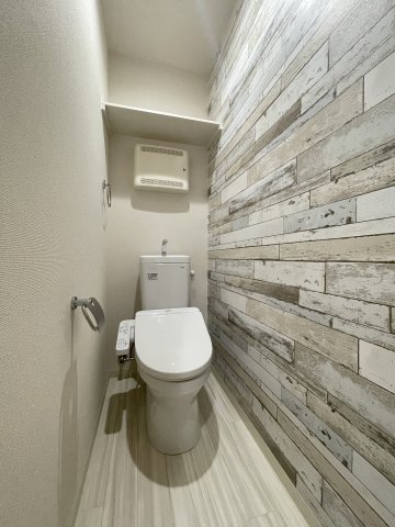 南海本線 石津川駅 徒歩4分 3階建 築5年のトイレ写真