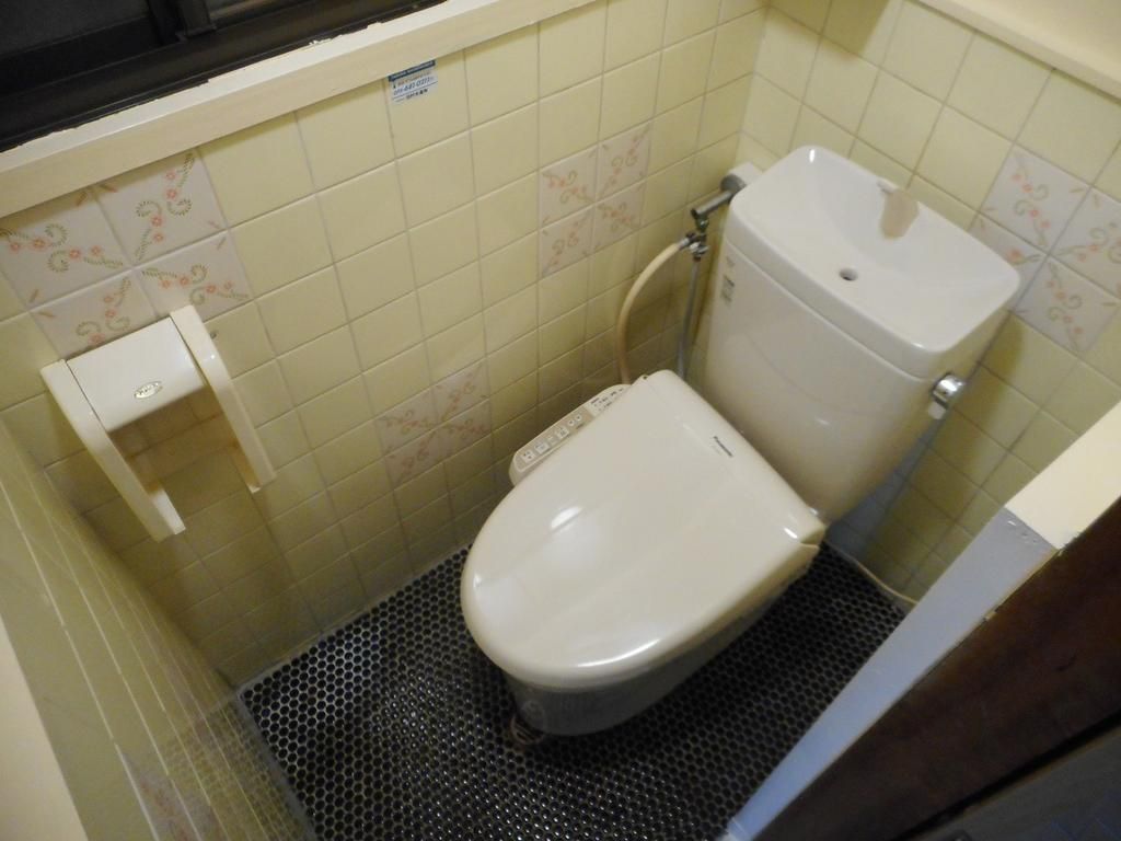 貸家 京都市伏見区羽束師古川町のトイレ写真