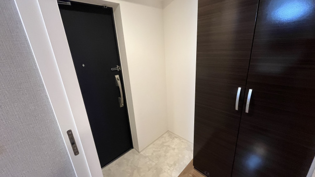 玄関　※別部屋参考写真