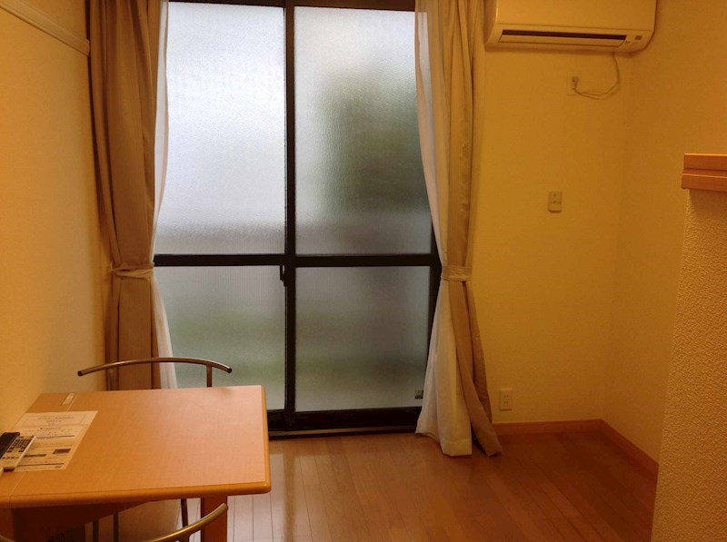 居室・リビング　家具家電付きです。