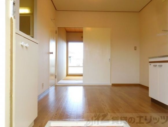 玄関　リビング/居室