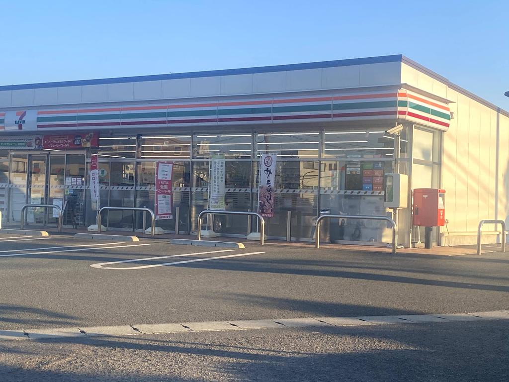 コンビニ　セブンイレブン熊本南高江店（コンビニ）まで456m