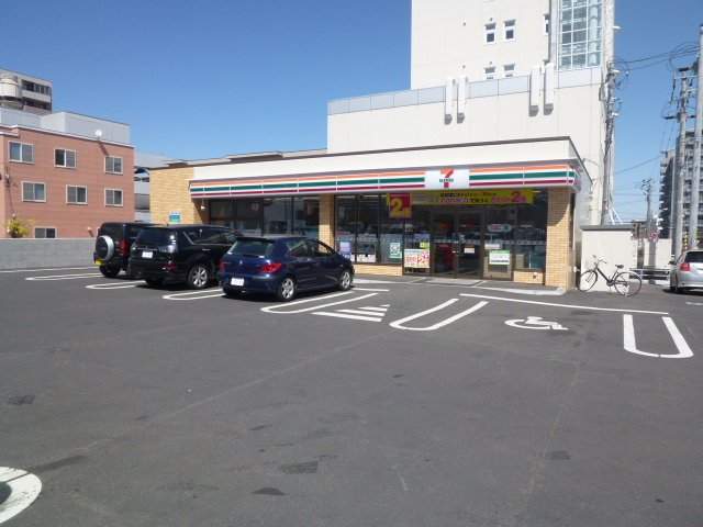 コンビニ　セブンイレブン（コンビニ）まで250m