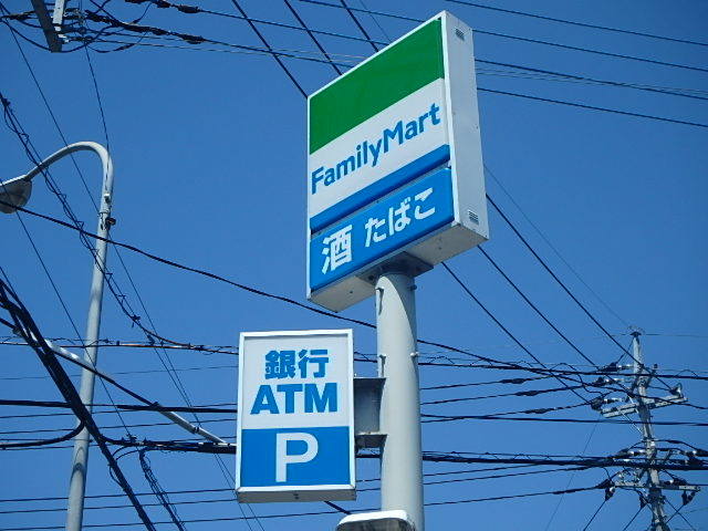 コンビニ　ファミリーマート（コンビニ）まで625m