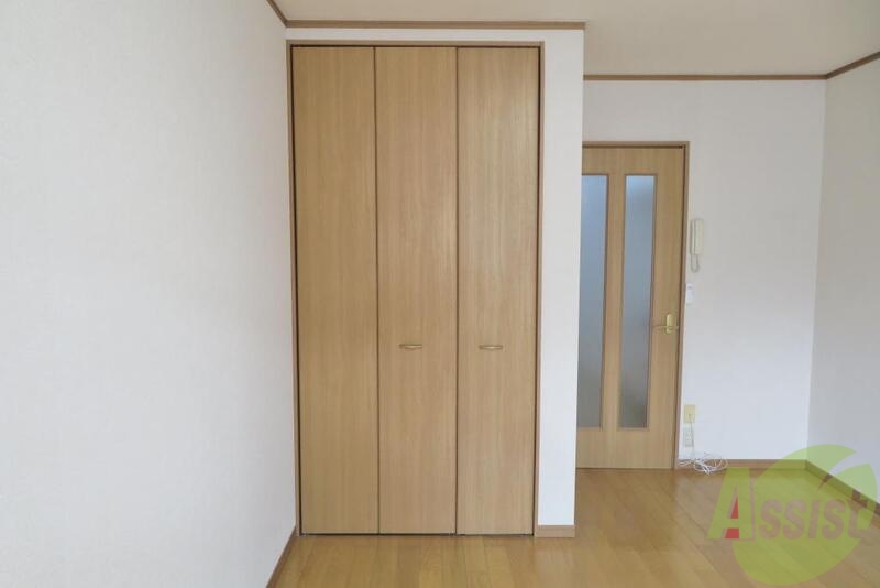 収納　収納は縦長で結構しまってあげれそうです。