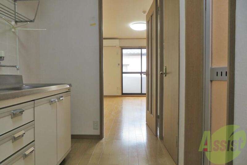 玄関　玄関からは一直線。駆け抜け禁止。