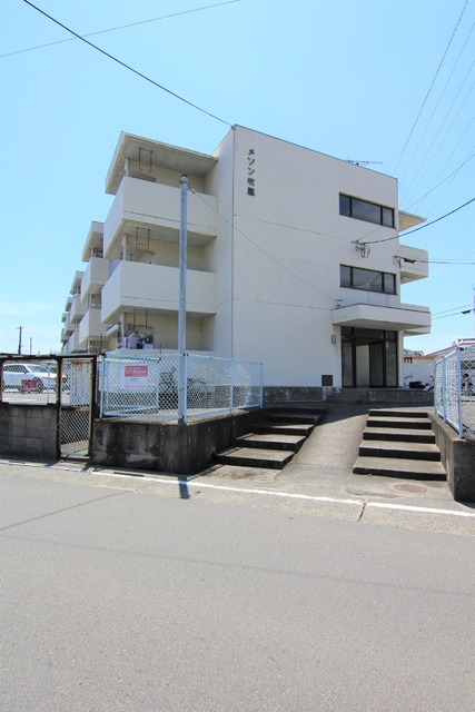 【松山市西石井のマンションの建物外観】