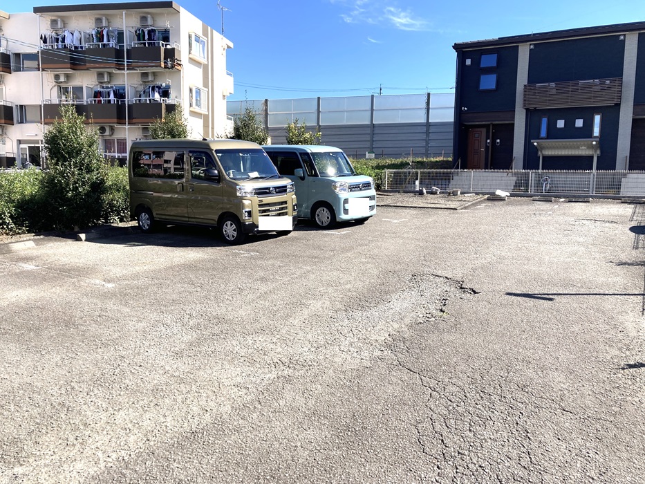 【アヴニール池田の駐車場】