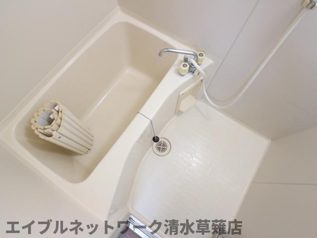 バス・シャワールーム　コンパクトで使いやすいお風呂です