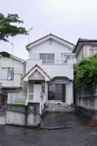 寄居町露梨子戸建の建物外観