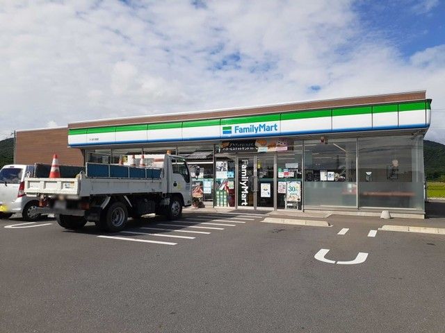コンビニ　ファミリーマート つくば小田店（コンビニ）まで800m