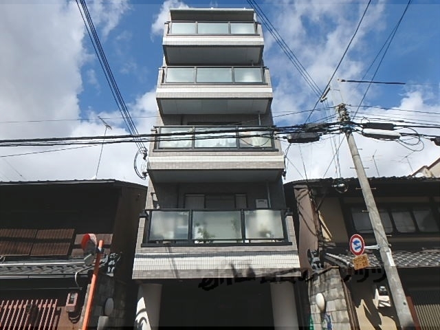 京都市中京区正行寺町のマンションの建物外観