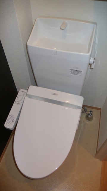 トイレ　温水洗浄便座付トイレ