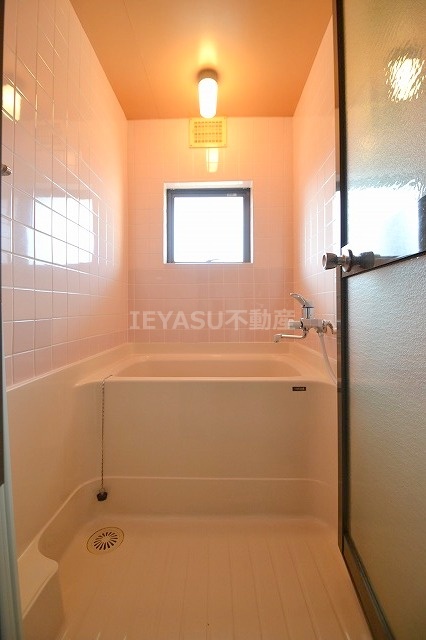 バス・シャワールーム　お風呂で日々の疲れを落としましょう