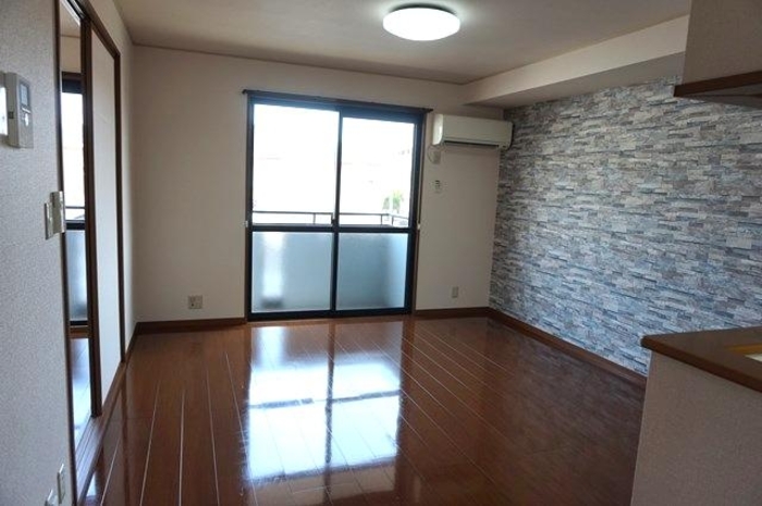 居室・リビング　リビング広々１３．５帖