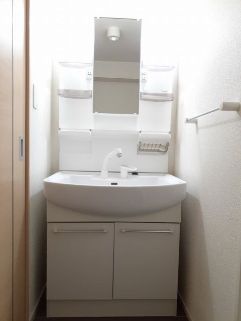 【グランソレイユＫＯ・VIの洗面設備】