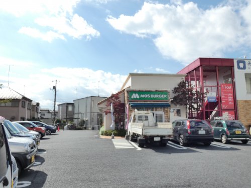 飲食店　モスバーガー（飲食店）まで610m