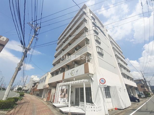 【グランカーサ大牟田駅の建物外観】