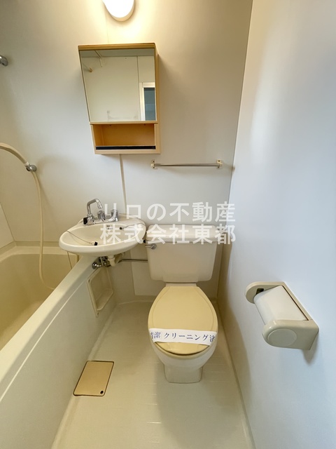 トイレ　白を基調とした空間で清潔感のあるトイレです♪