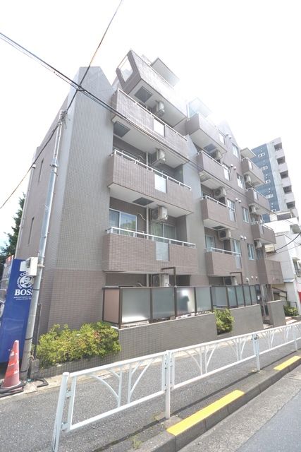 渋谷区広尾のマンションの建物外観