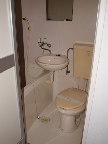 バス・シャワールーム　※別部屋の写真です