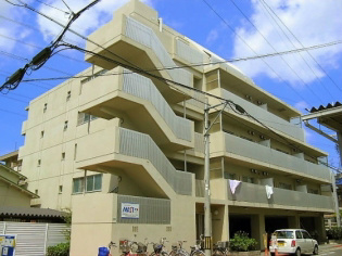 八尾市西山本町のマンションの建物外観