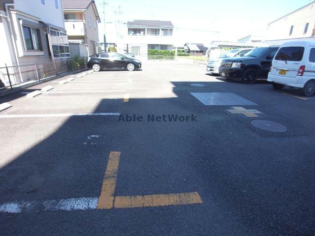 【岐阜市柳津町上佐波のマンションの駐車場】