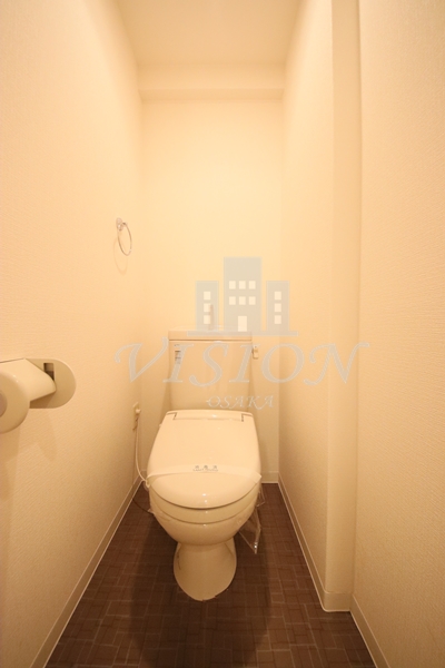 地下鉄御堂筋線 江坂駅 徒歩10分 8階建 築18年のトイレ写真