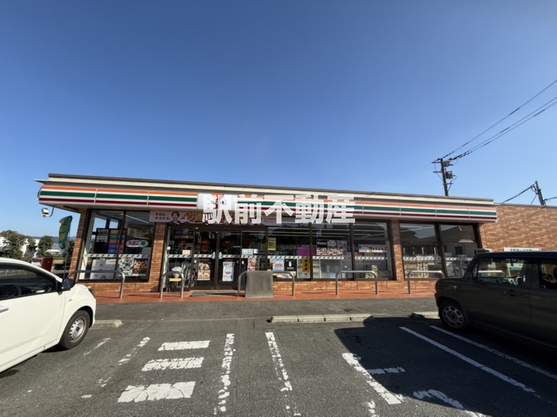 コンビニ　セブンイレブン小郡三国が丘店（コンビニ）まで700m