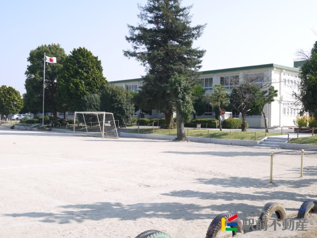 小学校　三国小学校（小学校）まで800m