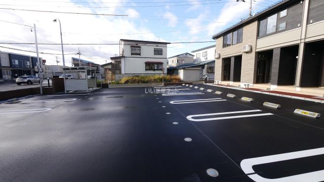 【コンフォルト中道の駐車場】