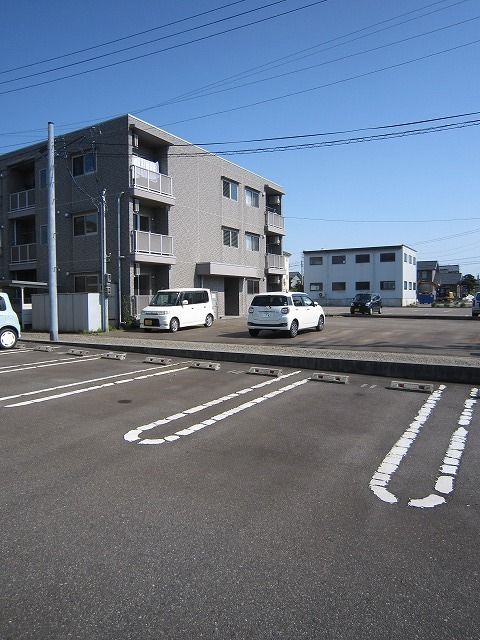 【ヴィラ　エクセレント　Ｂの駐車場】