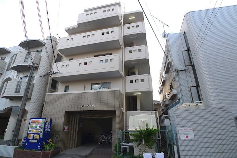 加古川市平岡町新在家のマンションの建物外観