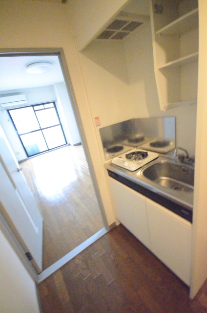 キッチン　同物件別部屋写真