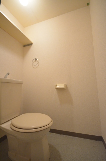 トイレ　同物件別部屋写真