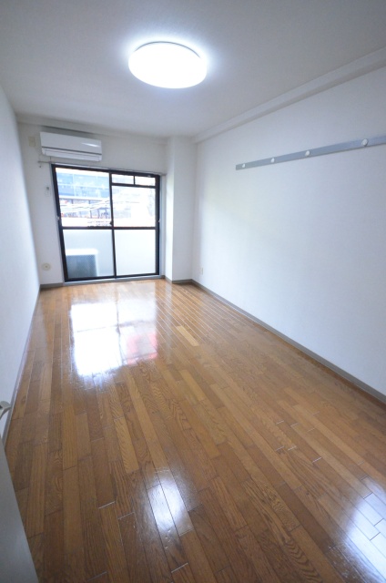 居室・リビング　同物件別部屋写真