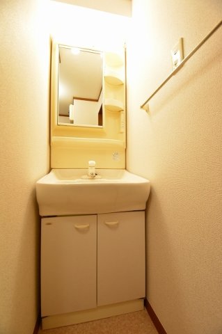 洗面設備　コンパクトで使いやすい洗面所
