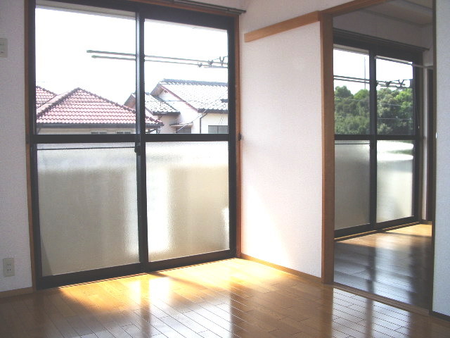 居室・リビング　南東側洋室６帖