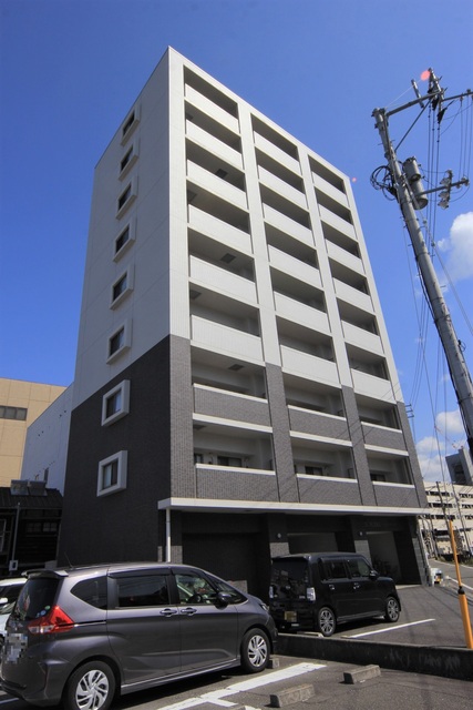 松山市北藤原町のマンションの建物外観