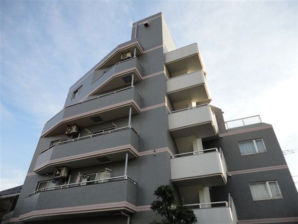 小平市上水本町のマンションの建物外観