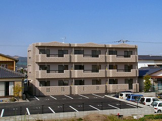 鳥栖市蔵上のマンションの建物外観