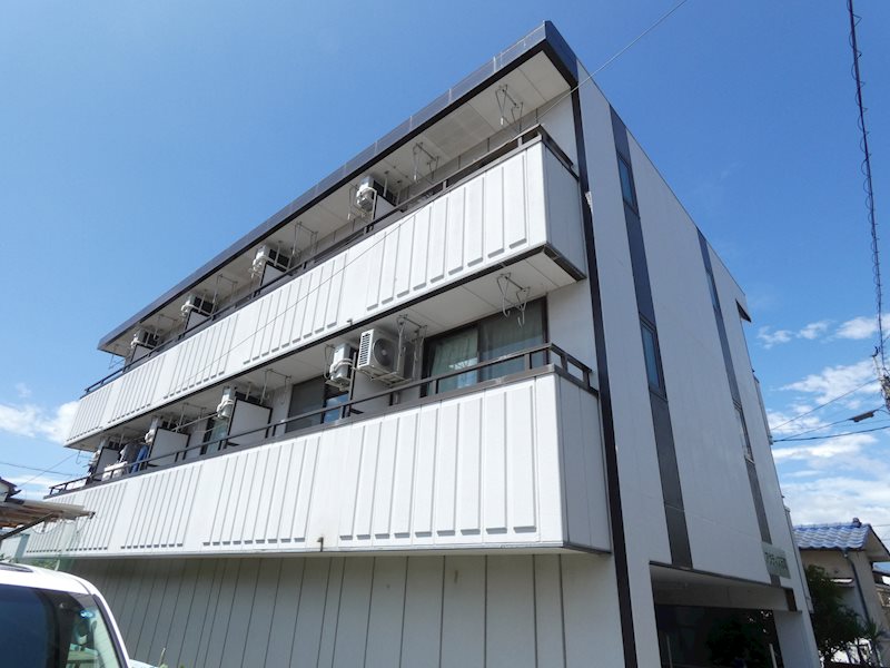 松本市元町のアパートの建物外観