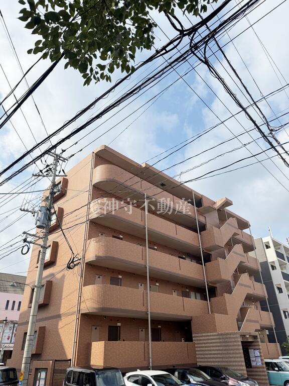 鹿児島市下荒田のマンションの建物外観