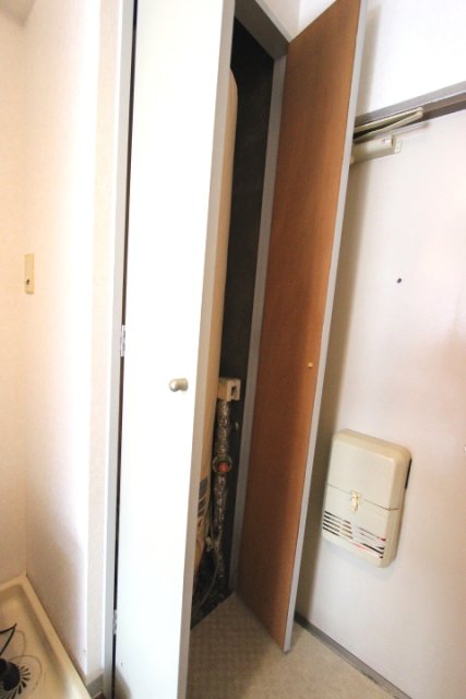 玄関　同物件、別号室のものです。