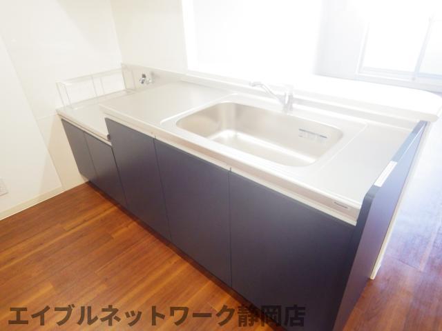 キッチン　コンパクトなキッチンで掃除もラクラク